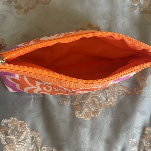 Very cute Clinique make up bag - Picture 2 of 3